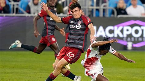 Wood, Jones lead Revolution to 2-0 victory over Toronto